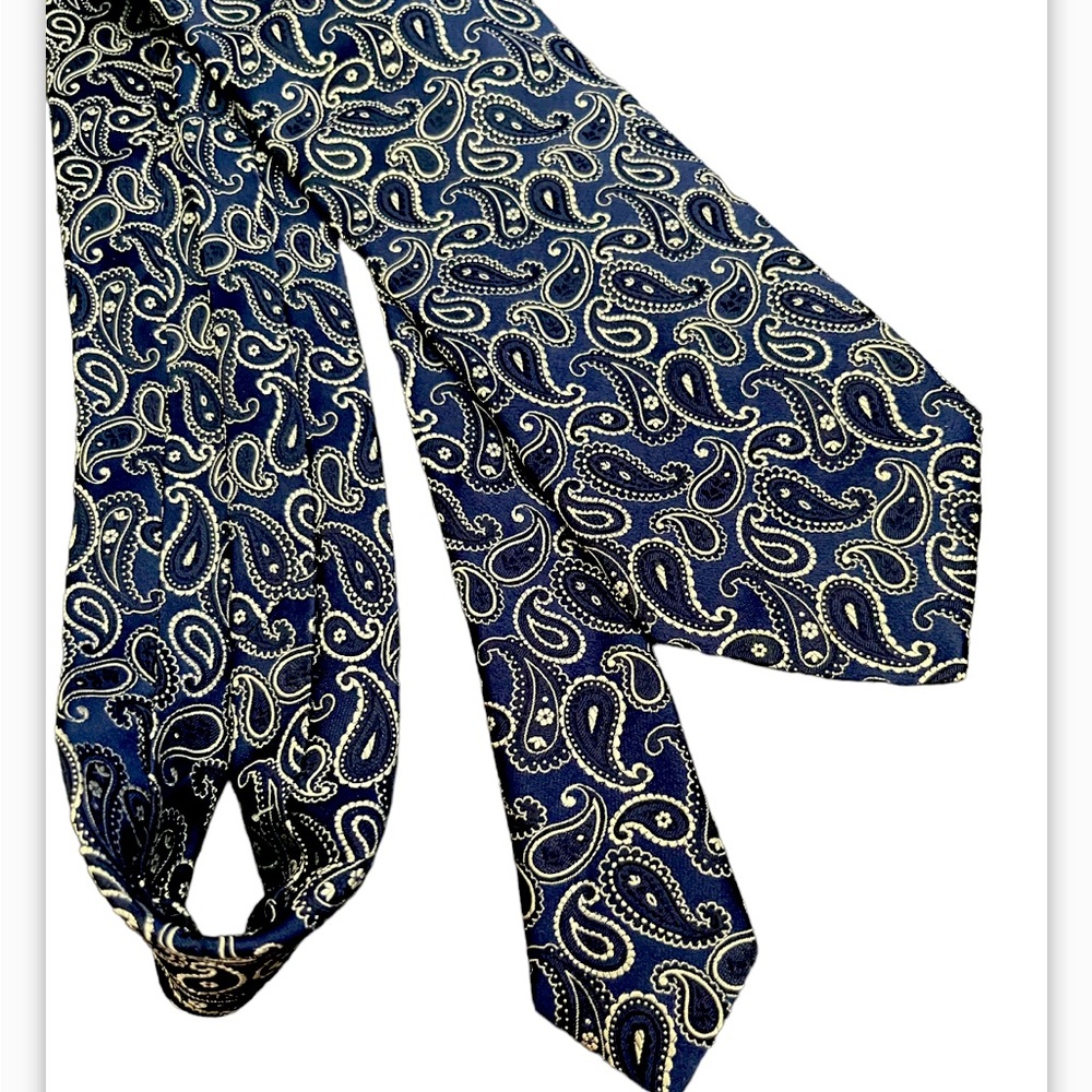 Facconable tie